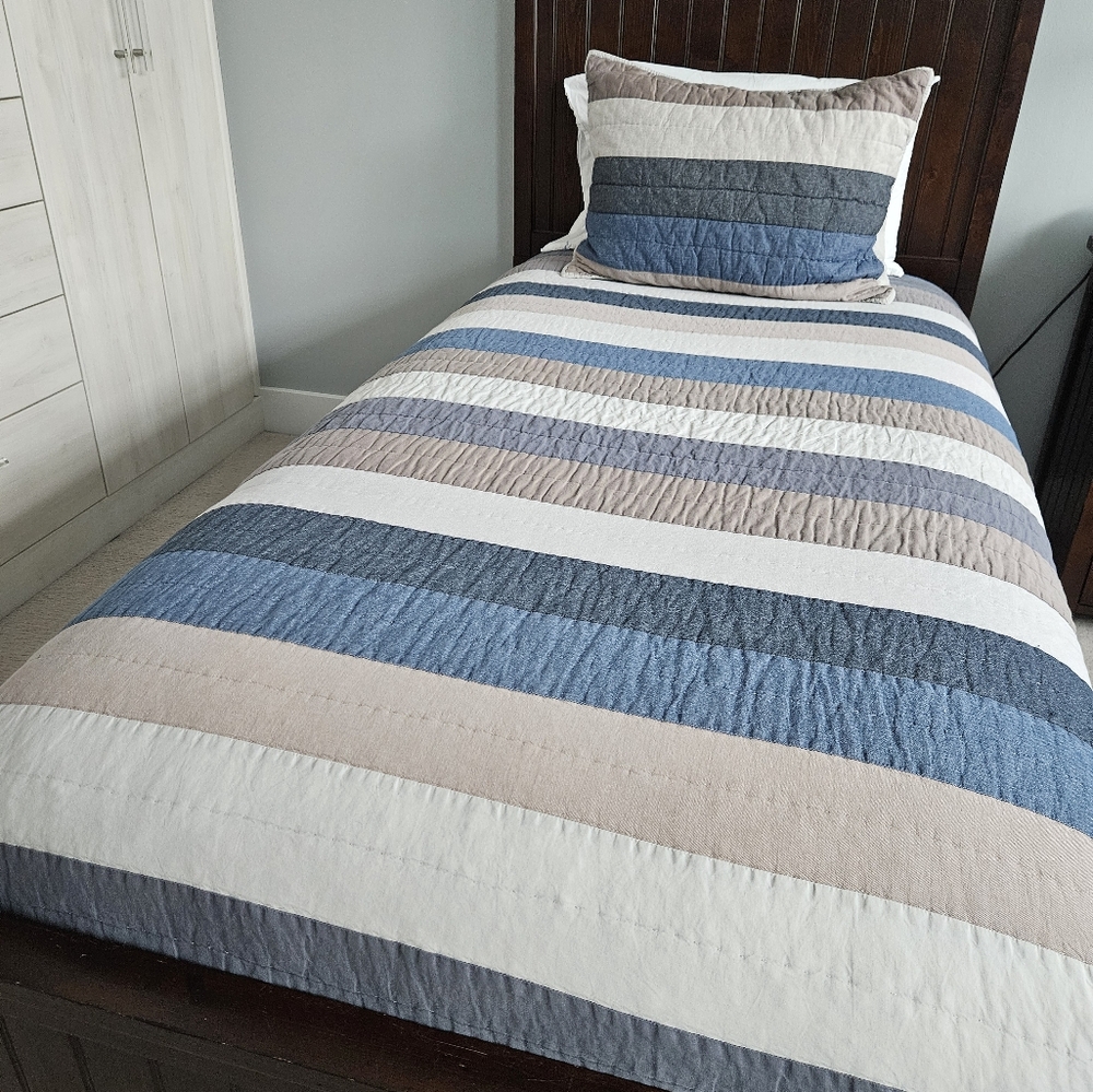 Pottery Barn Teen Twin Quilt & Sham